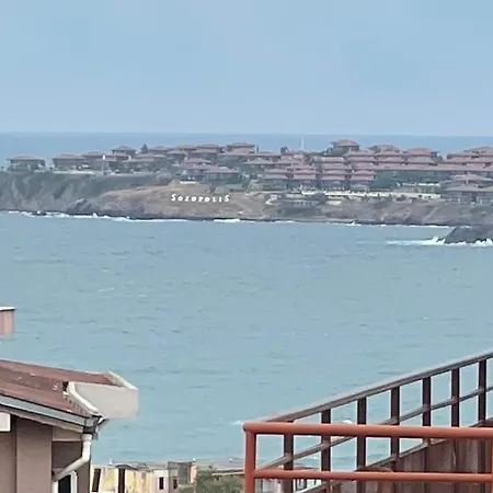 Orange House בית הארחה 3*