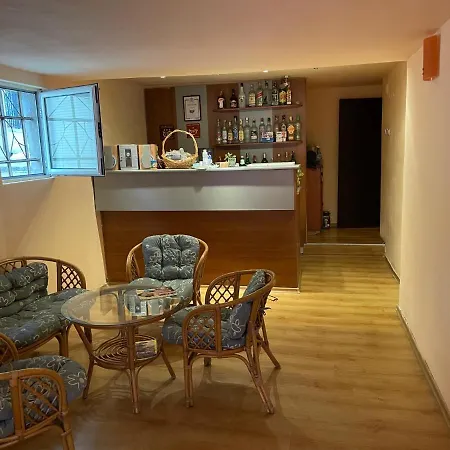 Orange House Pensiune